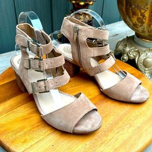 Vince Camuto Geriann Triple Buckle Sandals Beige Suede Gladiator Size 8.5M